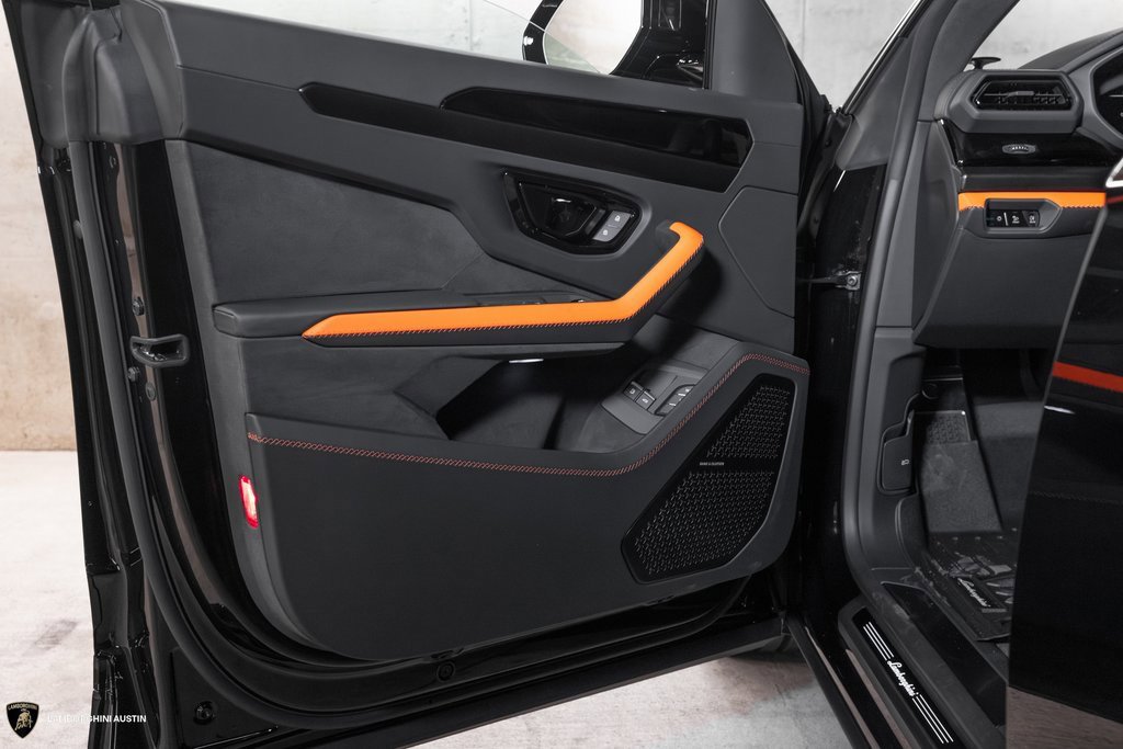 Used 2025 Lamborghini Urus SE image 20