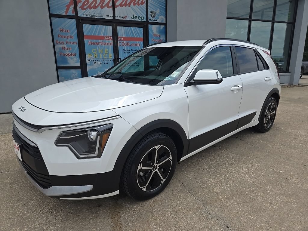 Used 2024 Kia Niro EX FWD image 3