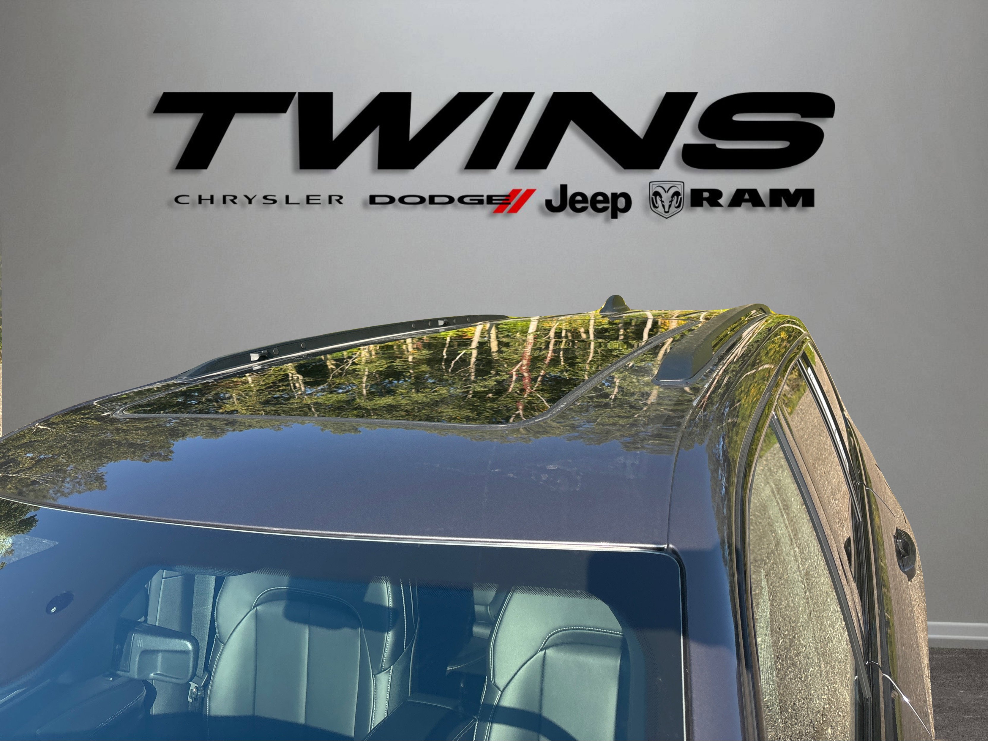 New 2025 Jeep Grand Cherokee Limited w/ Black Appearance Package image 14