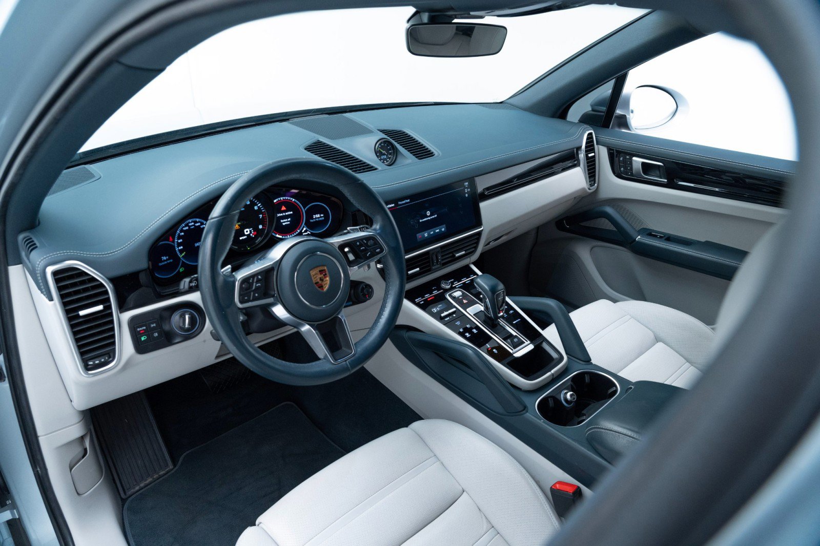 Certified 2022 Porsche Cayenne E-Hybrid image 4
