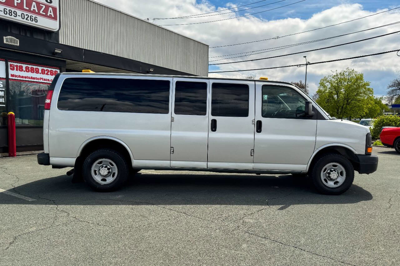 Used 2016 Chevrolet Express 3500 LS RWD image 3
