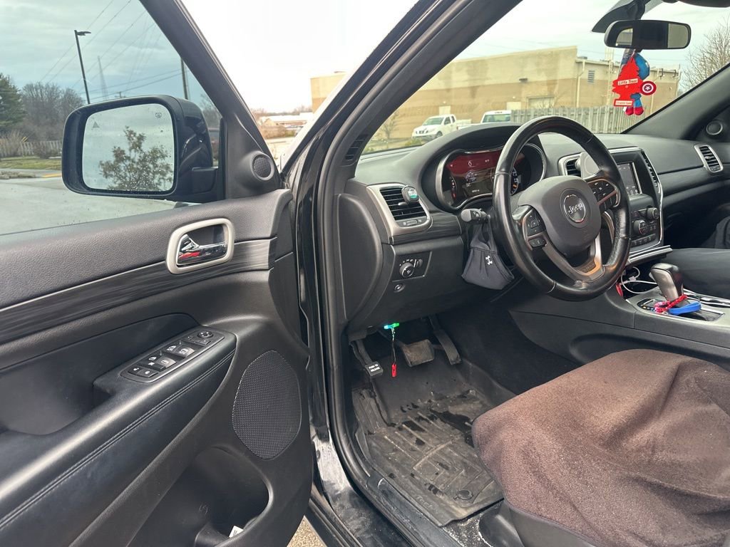 Used 2020 Jeep Grand Cherokee Laredo w/ Security & Convenience Group image 5