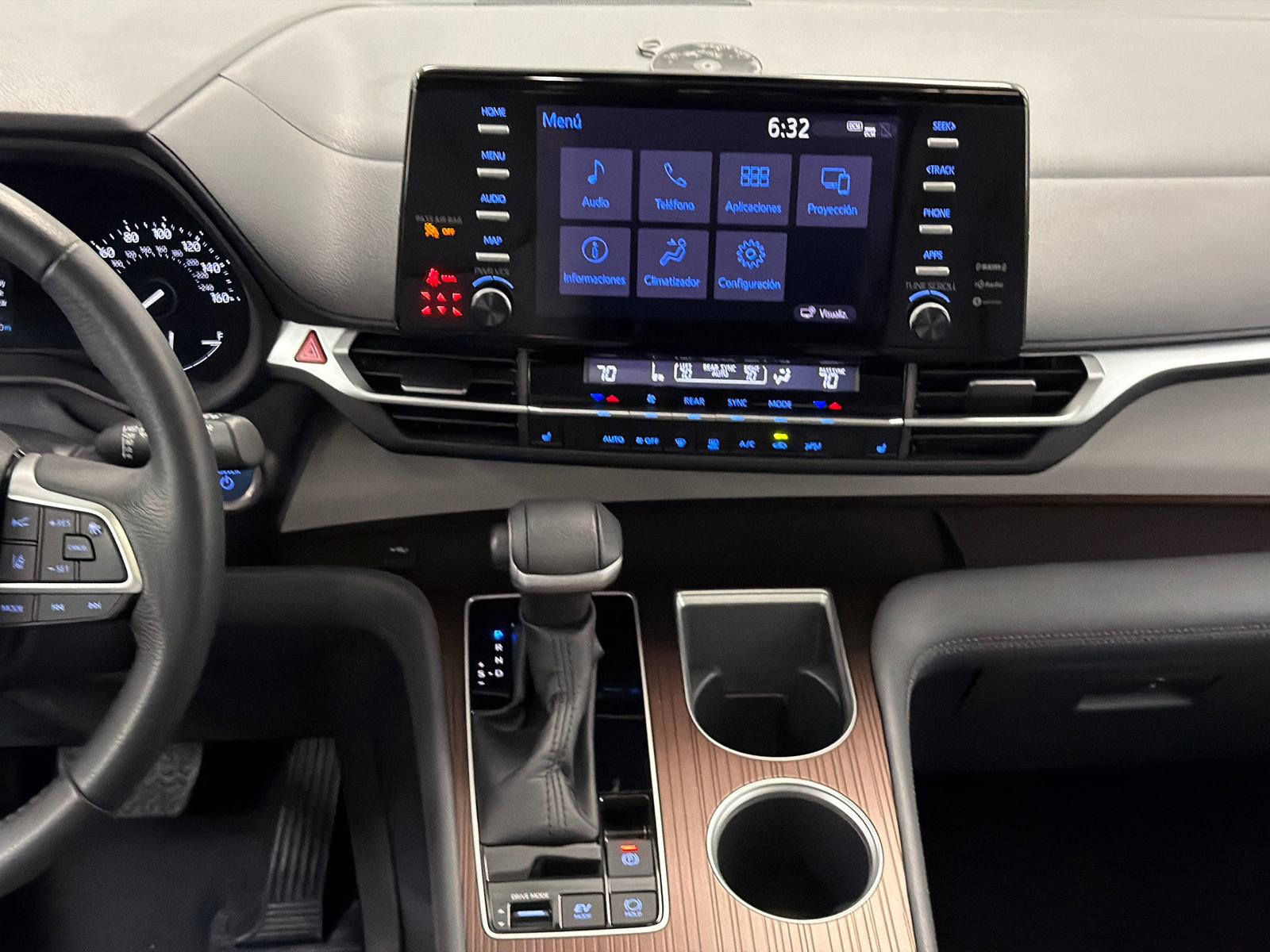 Used 2023 Toyota Sienna XLE FWD image 21