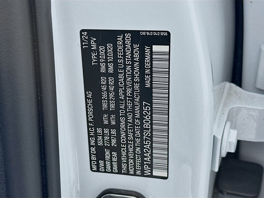 New 2025 Porsche Macan image 35