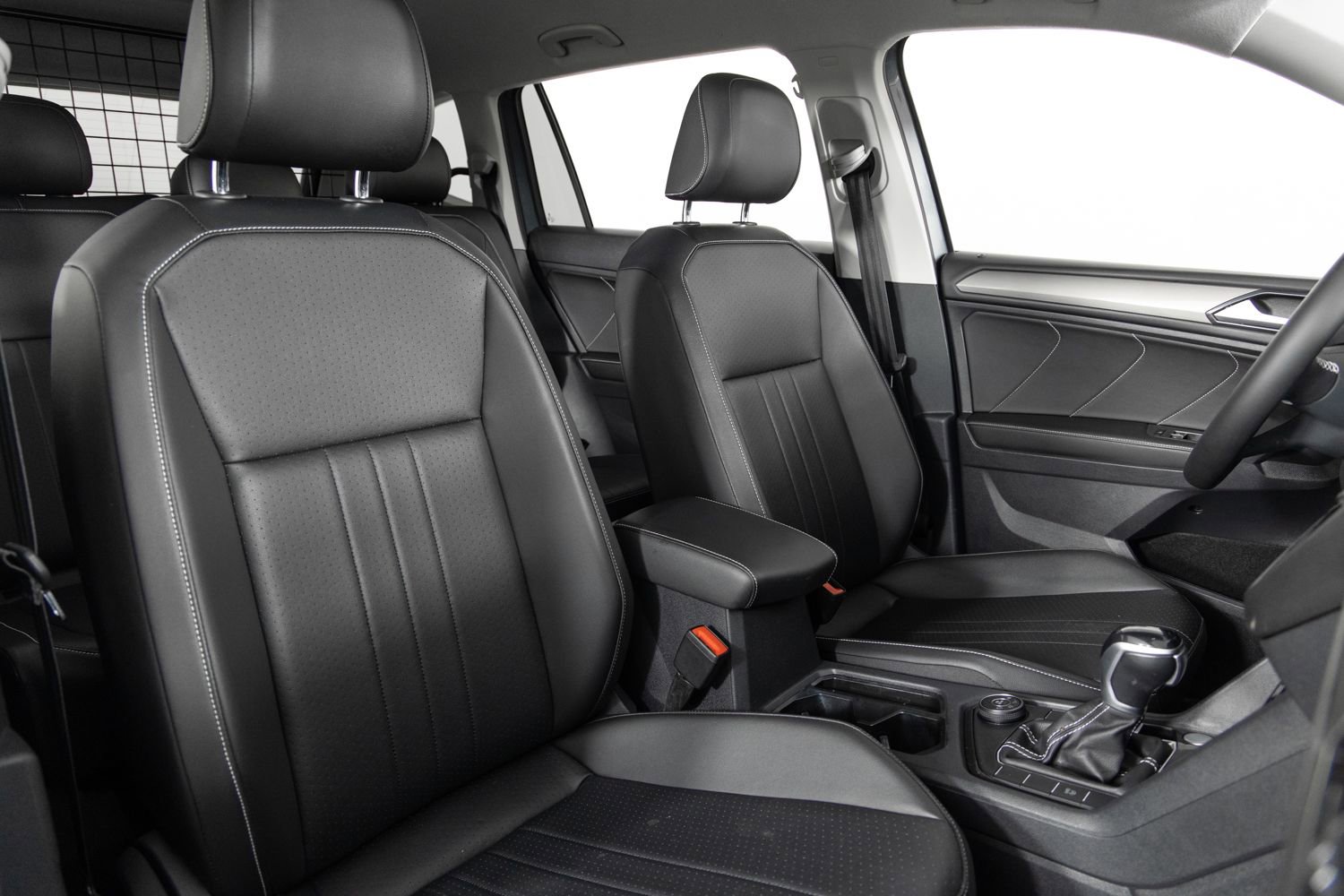 Used 2022 Volkswagen Tiguan SE AWD/4WD image 28