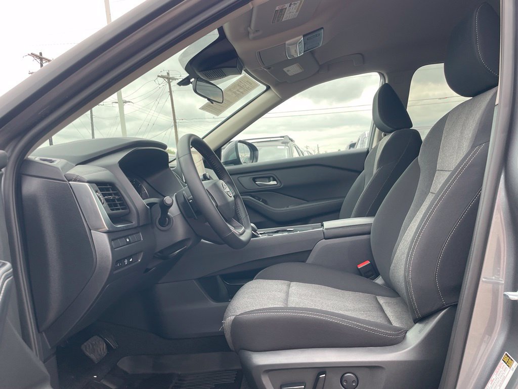 Certified 2026 Nissan Rogue SV FWD image 19
