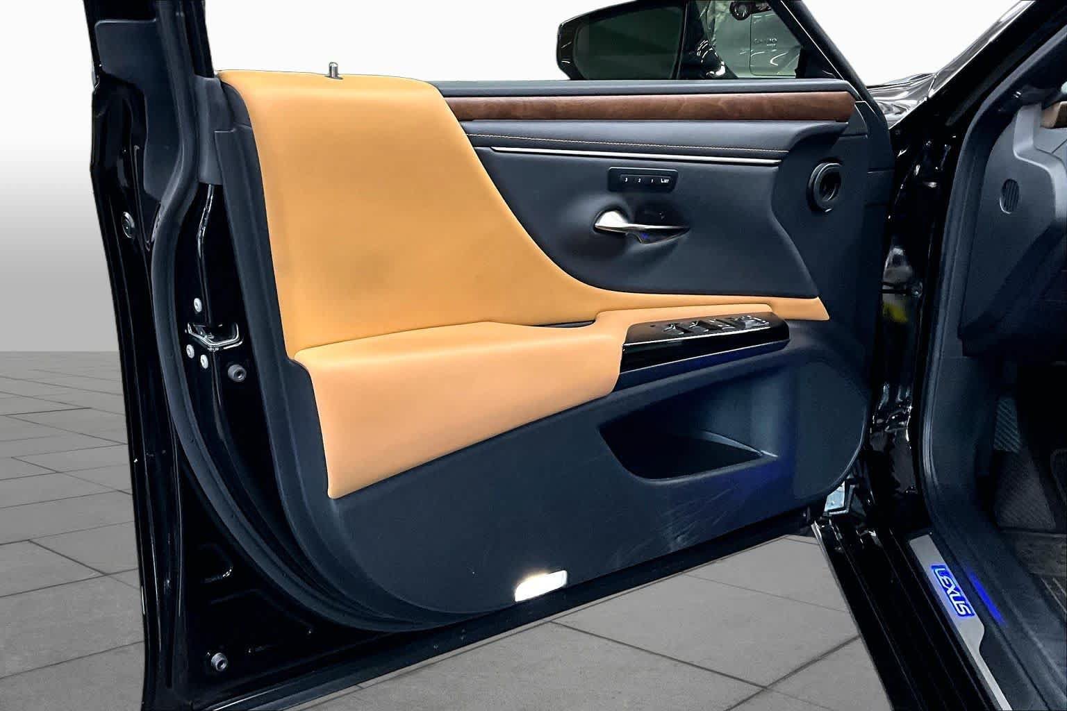 Used 2024 Lexus ES 300h w/ Premium Package FWD image 21