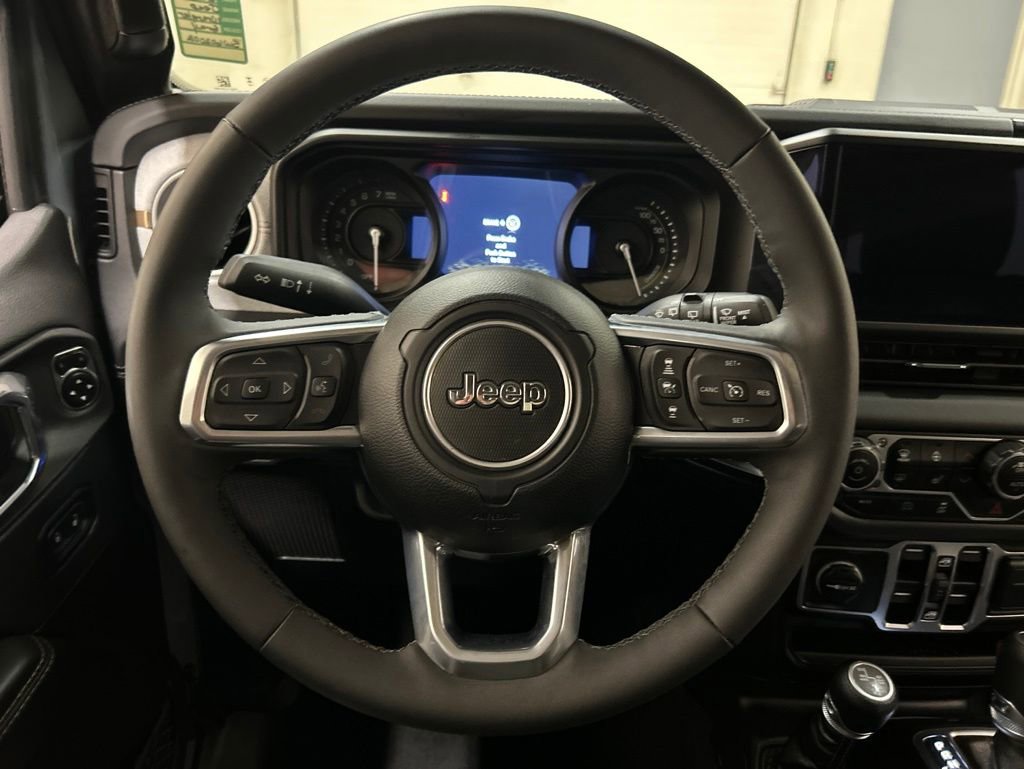Used 2025 Jeep Wrangler Unlimited Sahara AWD/4WD image 22