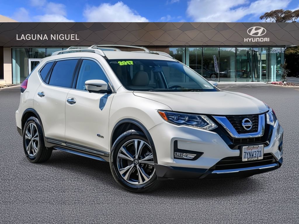 Used 2017 Nissan Rogue SL image 1