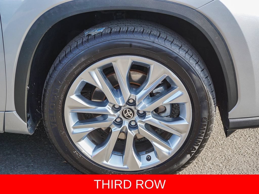 Used 2021 Toyota Highlander Limited FWD image 9