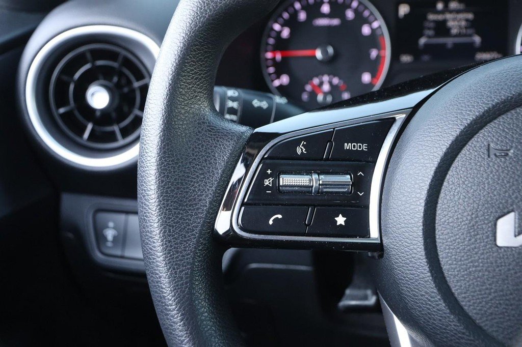 Used 2022 Kia Forte LXS image 11