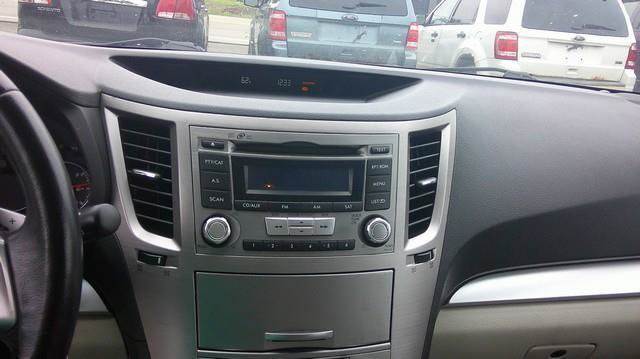 Used 2013 Subaru Outback 2.5i Premium AWD/4WD image 7