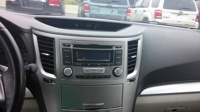 Used 2013 Subaru Outback 2.5i Premium AWD/4WD image 7