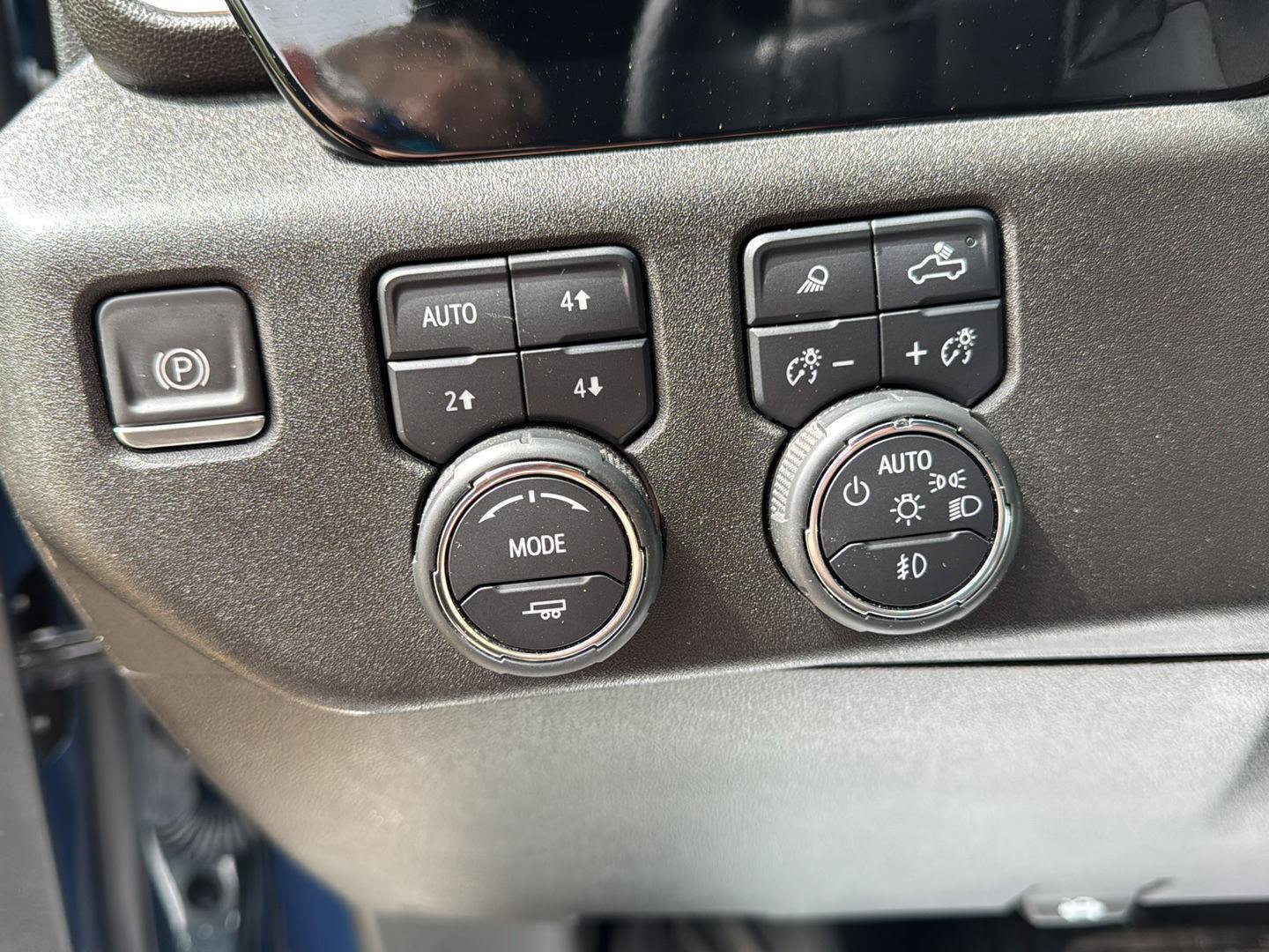 Used 2024 Chevrolet Silverado 1500 LTZ AWD/4WD image 15