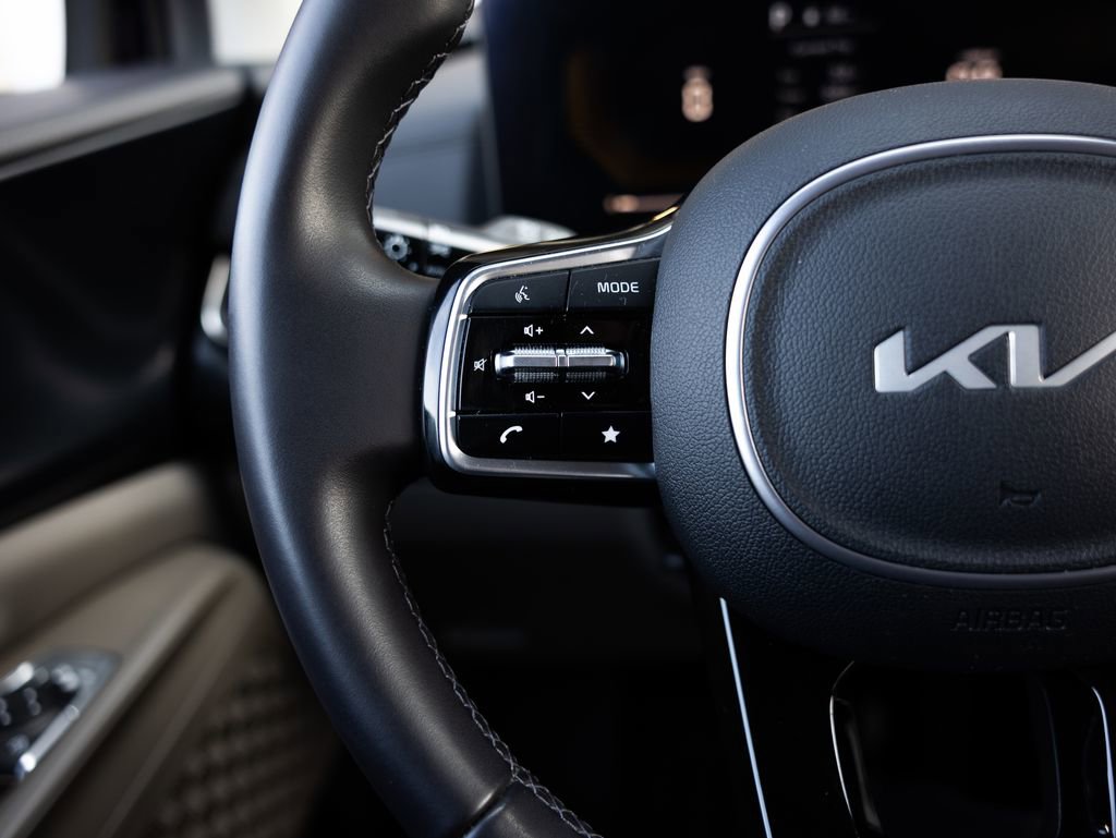 Used 2025 Kia Carnival image 14