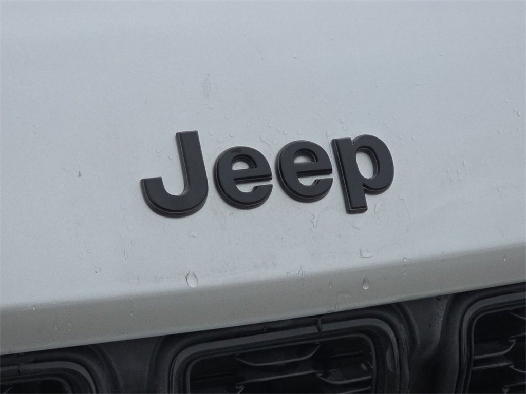 Used 2025 Jeep Grand Cherokee Limited w/ Black Appearance Package image 32