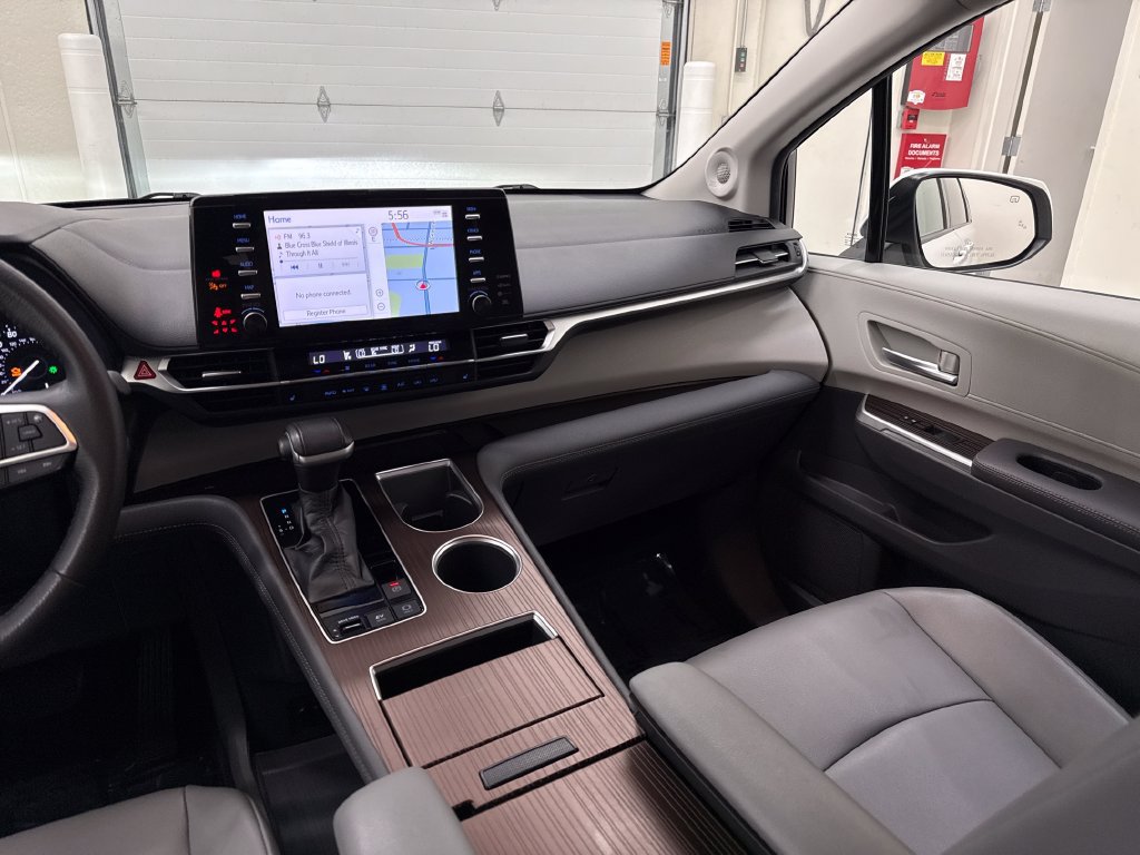 Used 2021 Toyota Sienna XLE w/ XLE Plus Package FWD image 16