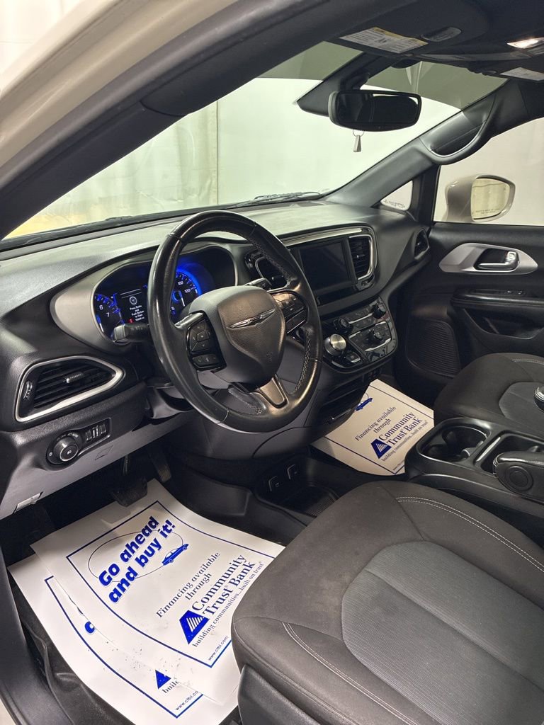 Used 2020 Chrysler Pacifica Touring w/ S Appearance Package image 13