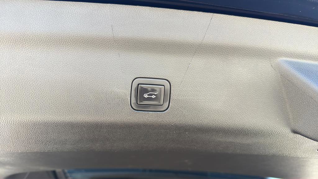 Used 2023 Chevrolet Suburban RST w/ Luxury Package image 22