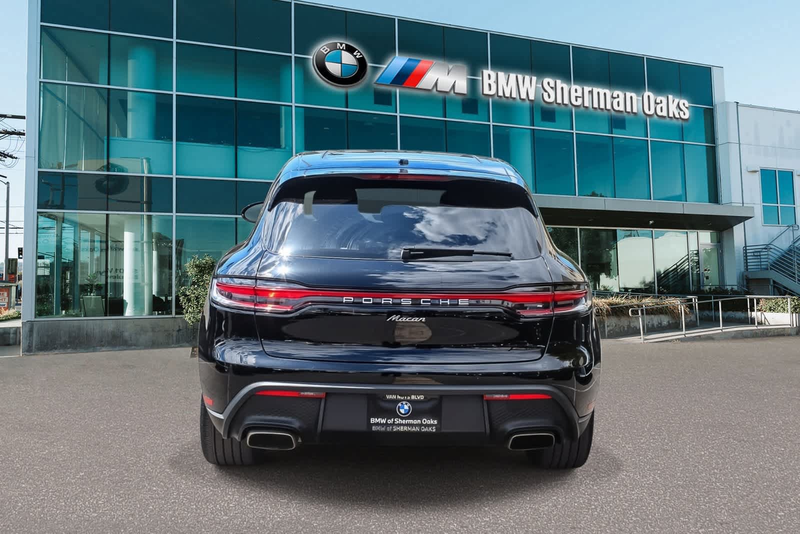 Used 2023 Porsche Macan AWD/4WD image 4