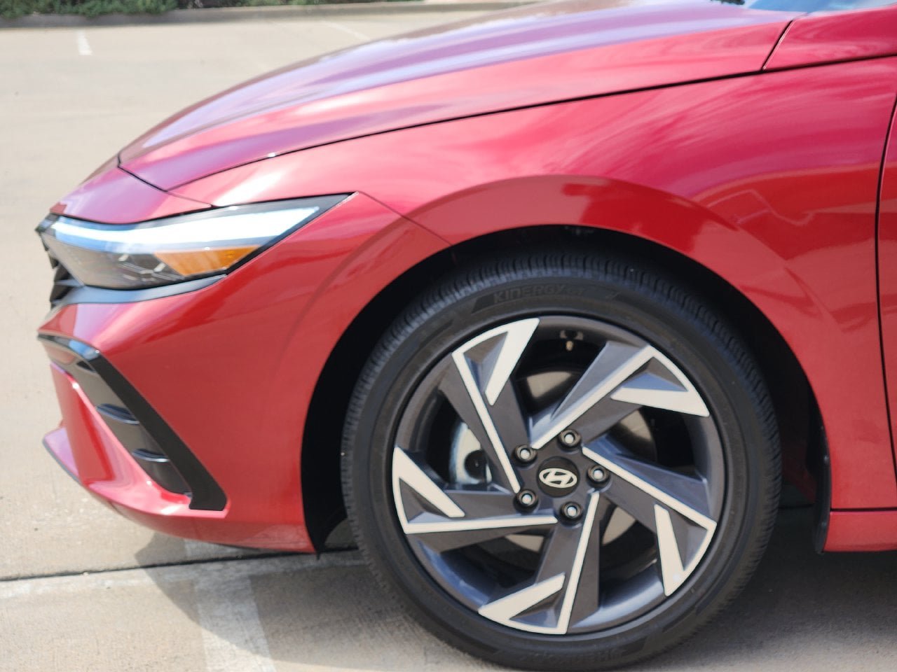 Used 2025 Hyundai Elantra Limited FWD image 5