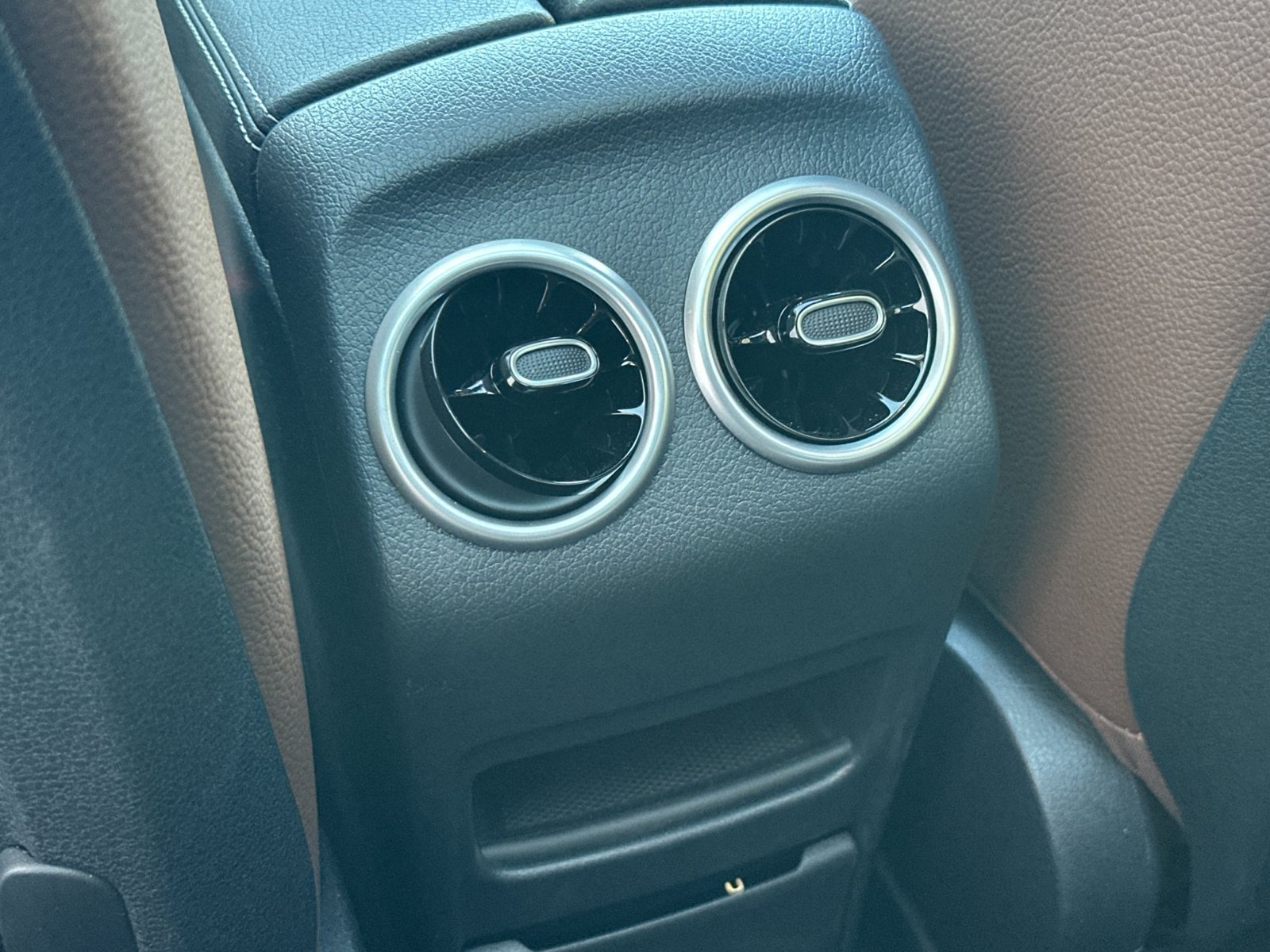 Used 2026 Mercedes-Benz GLB 250 image 13