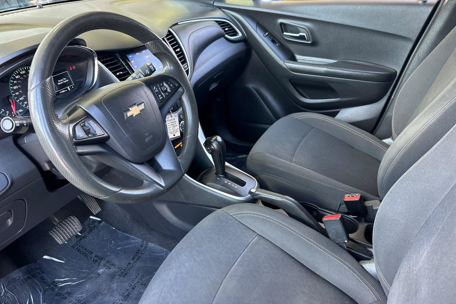 Used 2022 Chevrolet Trax LS w/ Tint and Cruise Package AWD/4WD image 9