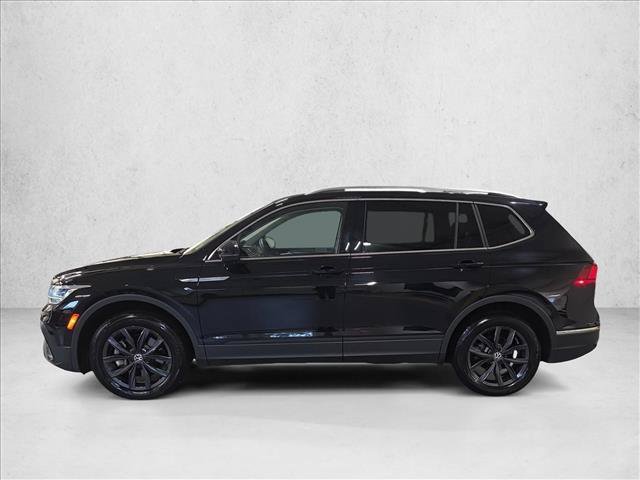 Used 2024 Volkswagen Tiguan SE w/ Panoramic Sunroof Package AWD/4WD image 8