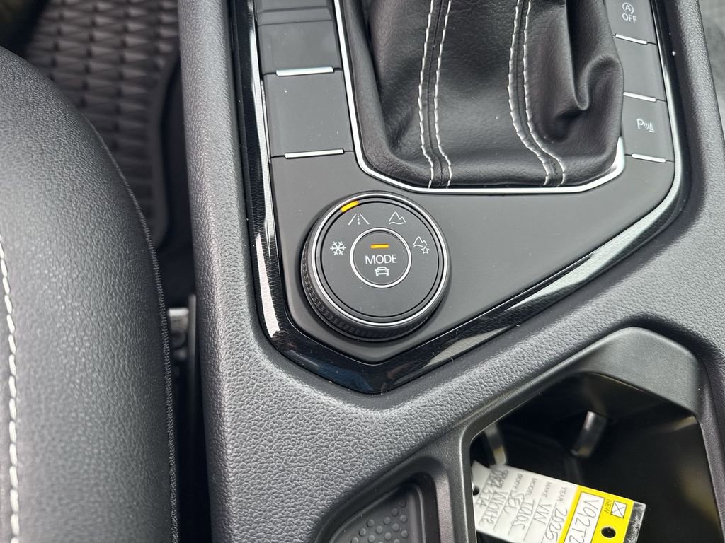 New 2025 Volkswagen Taos SEL AWD/4WD image 33