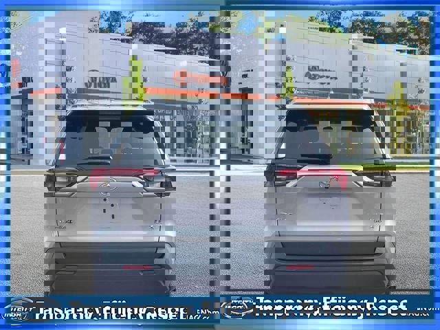 Used 2022 Toyota RAV4 XLE w/ Carpet Mat Package (TMS) image 7