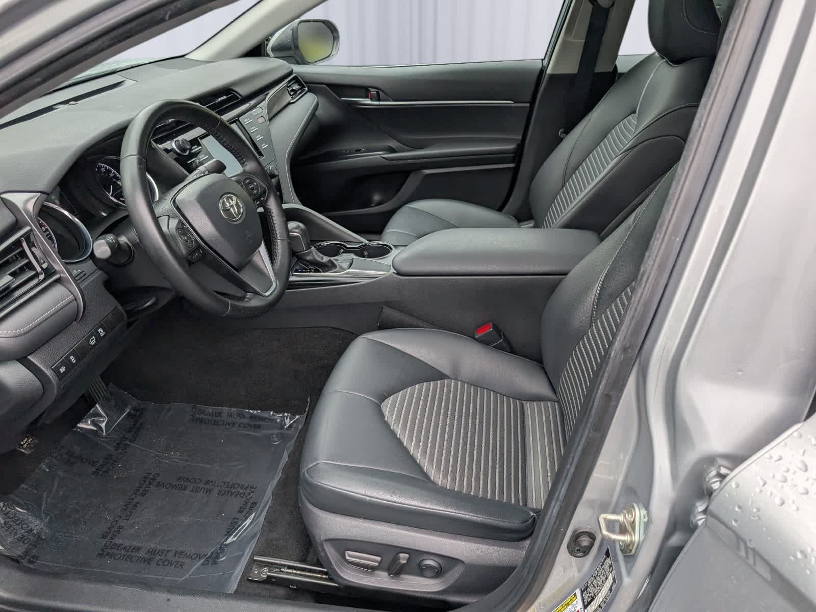 Used 2019 Toyota Camry SE w/ Carpet Mat Package FWD image 12
