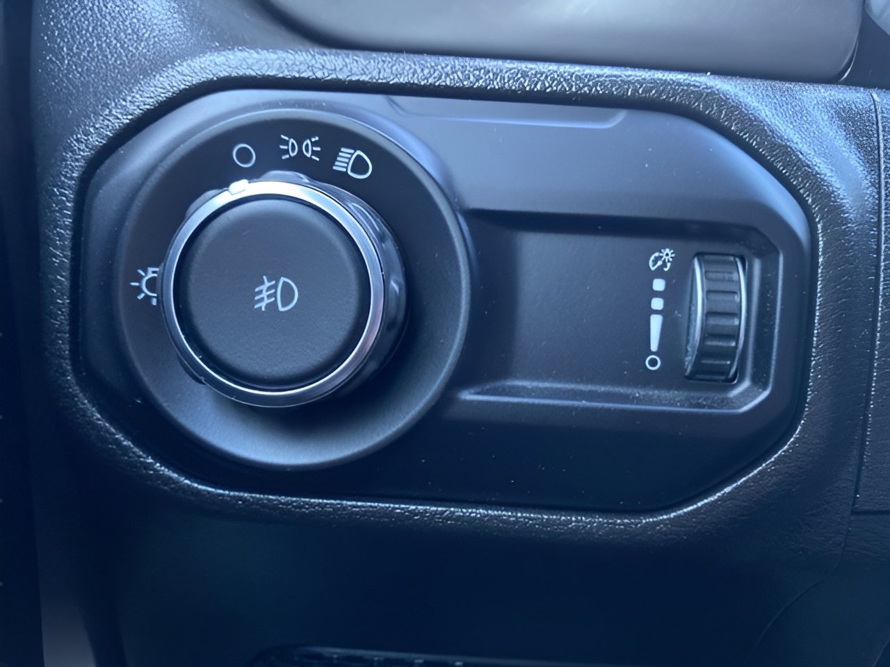 Used 2023 Jeep Wrangler Unlimited Sport image 15