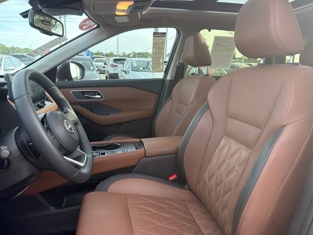 Certified 2024 Nissan Rogue Platinum w/ Platinum Premium Package FWD image 17