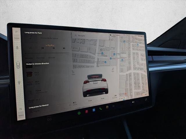 Used 2022 Tesla Model X Plaid image 13