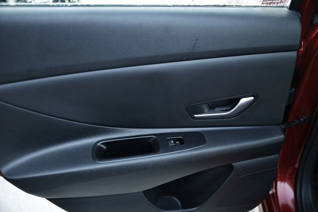 Used 2023 Hyundai Elantra SEL w/ Preferred Accessory Package image 21