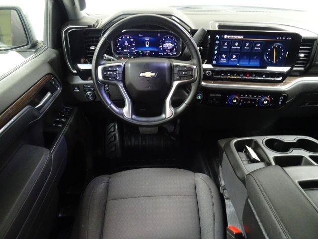Used 2025 Chevrolet Silverado 1500 LT w/ Safety Package AWD/4WD image 35