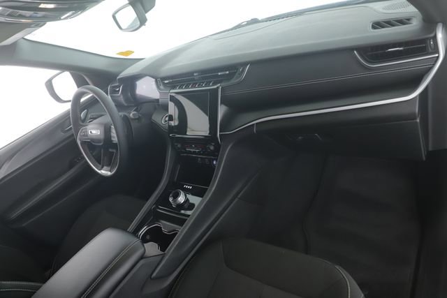 Used 2024 Jeep Grand Cherokee Laredo image 27