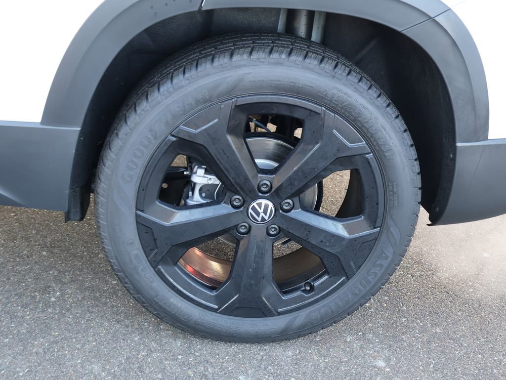 New 2026 Volkswagen Taos SEL image 45