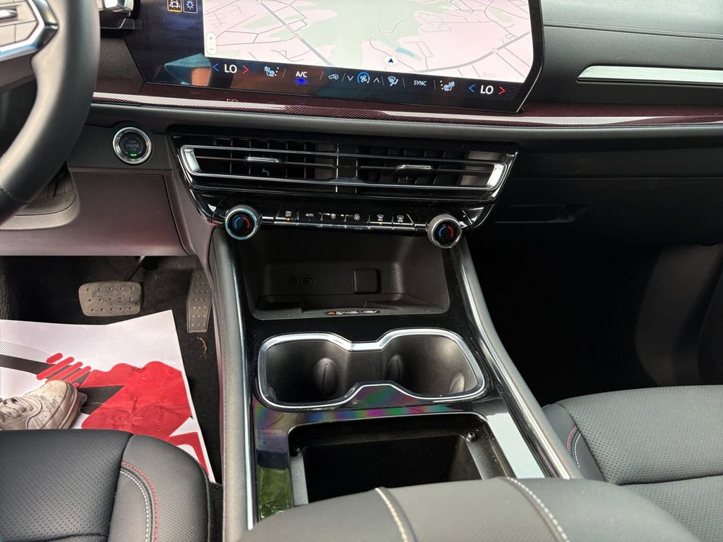 Used 2025 Chevrolet Traverse Z71 w/ Driver Confidence Package image 22