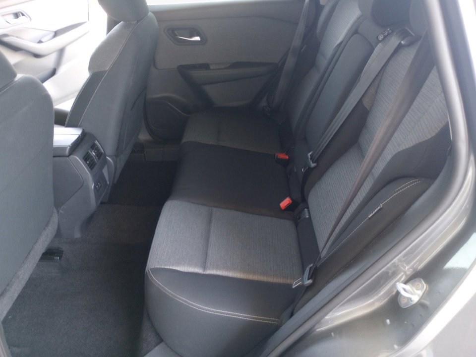 Used 2023 Nissan Rogue SV image 16