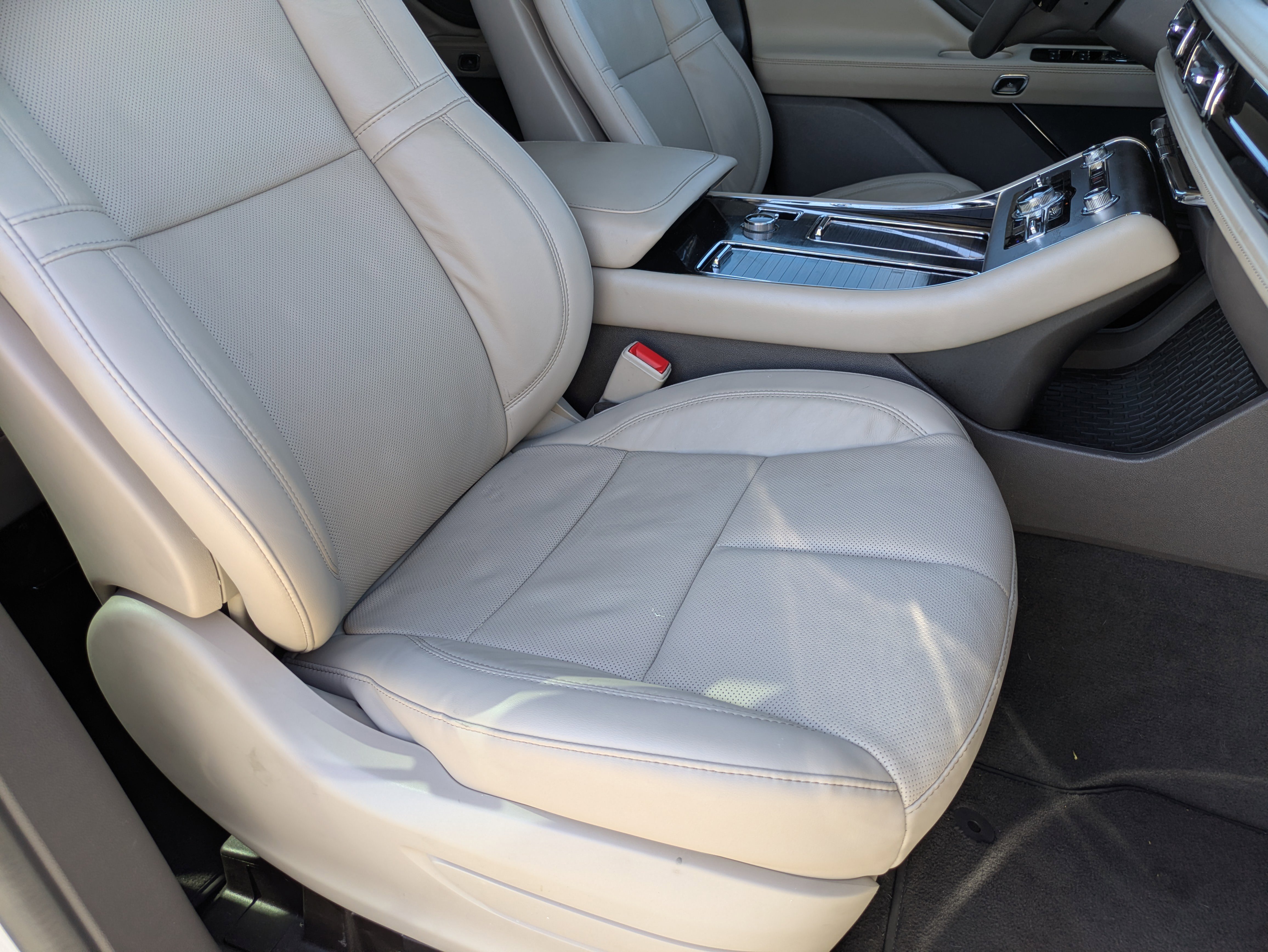Used 2023 Lincoln Aviator Reserve w/ Equipment Group 201A image 10
