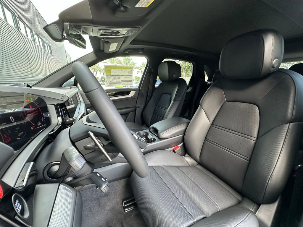 Used 2025 Porsche Cayenne S image 5