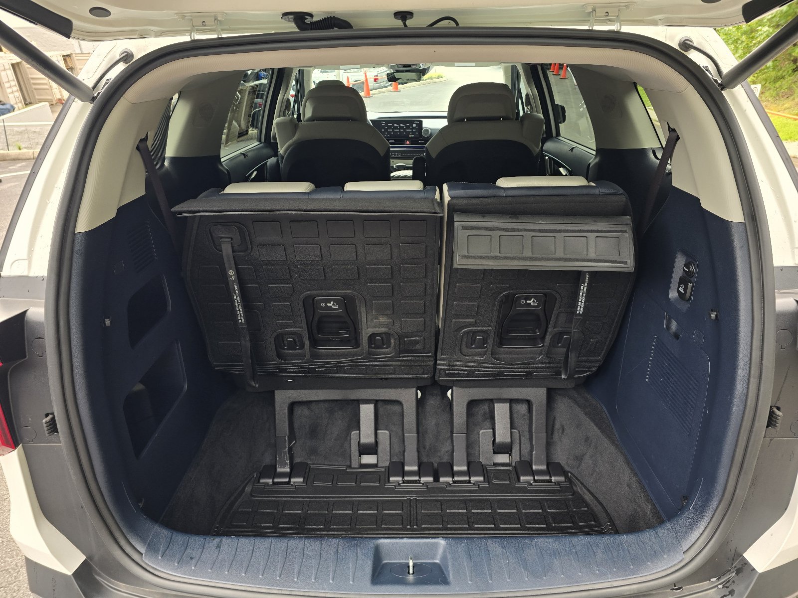 Used 2025 Kia Carnival SX Prestige FWD image 25
