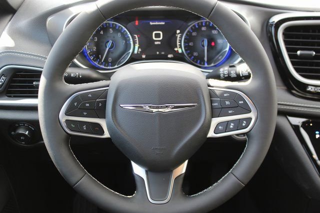 New 2026 Chrysler Pacifica Select image 12