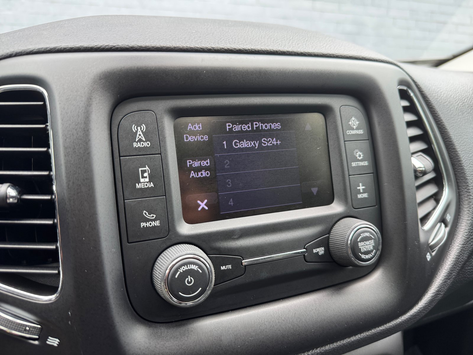 Used 2018 Jeep Compass Latitude w/ Cold Weather Group AWD/4WD image 18