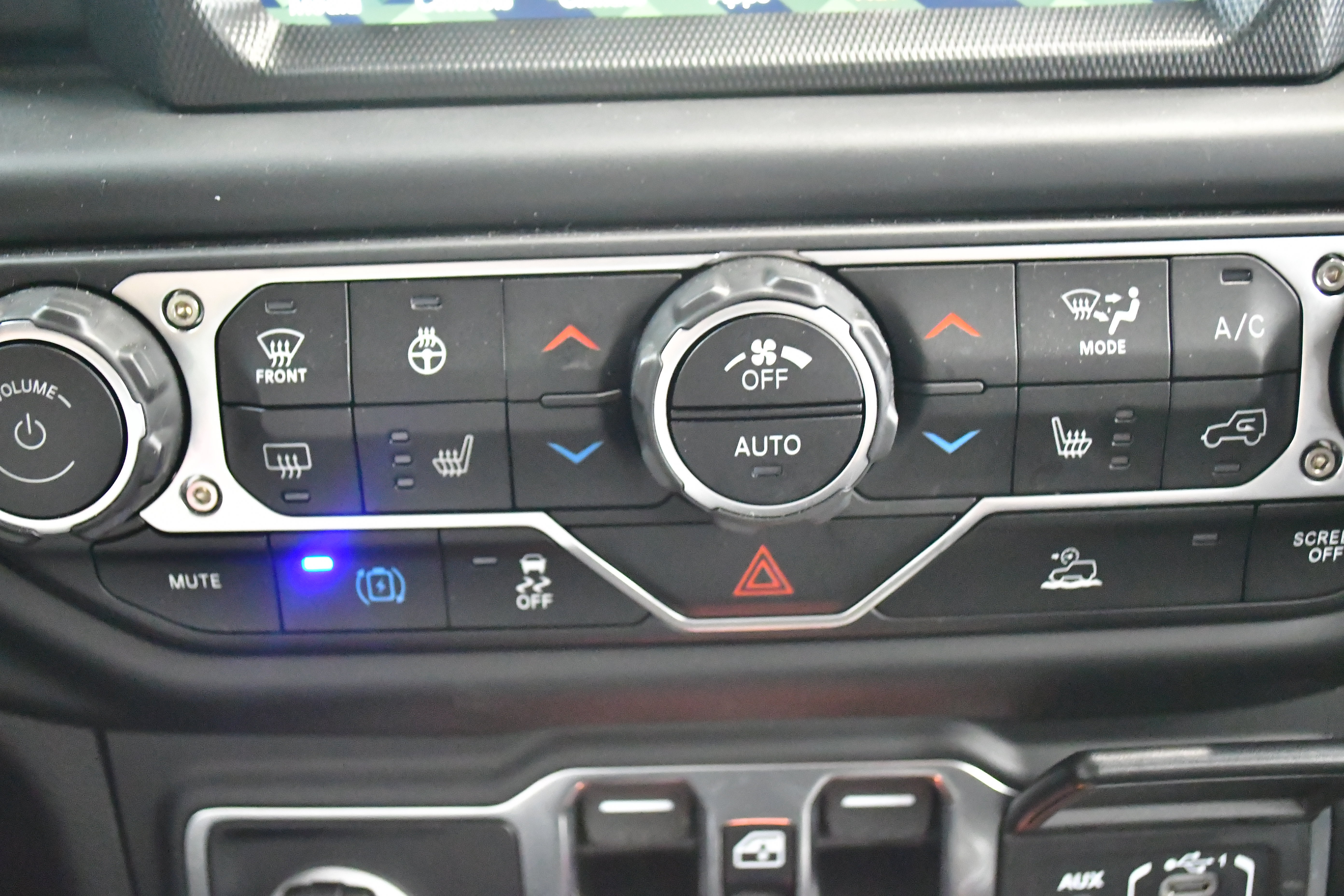 Used 2023 Jeep Wrangler Unlimited Sahara w/ Cold Weather Group AWD/4WD image 26