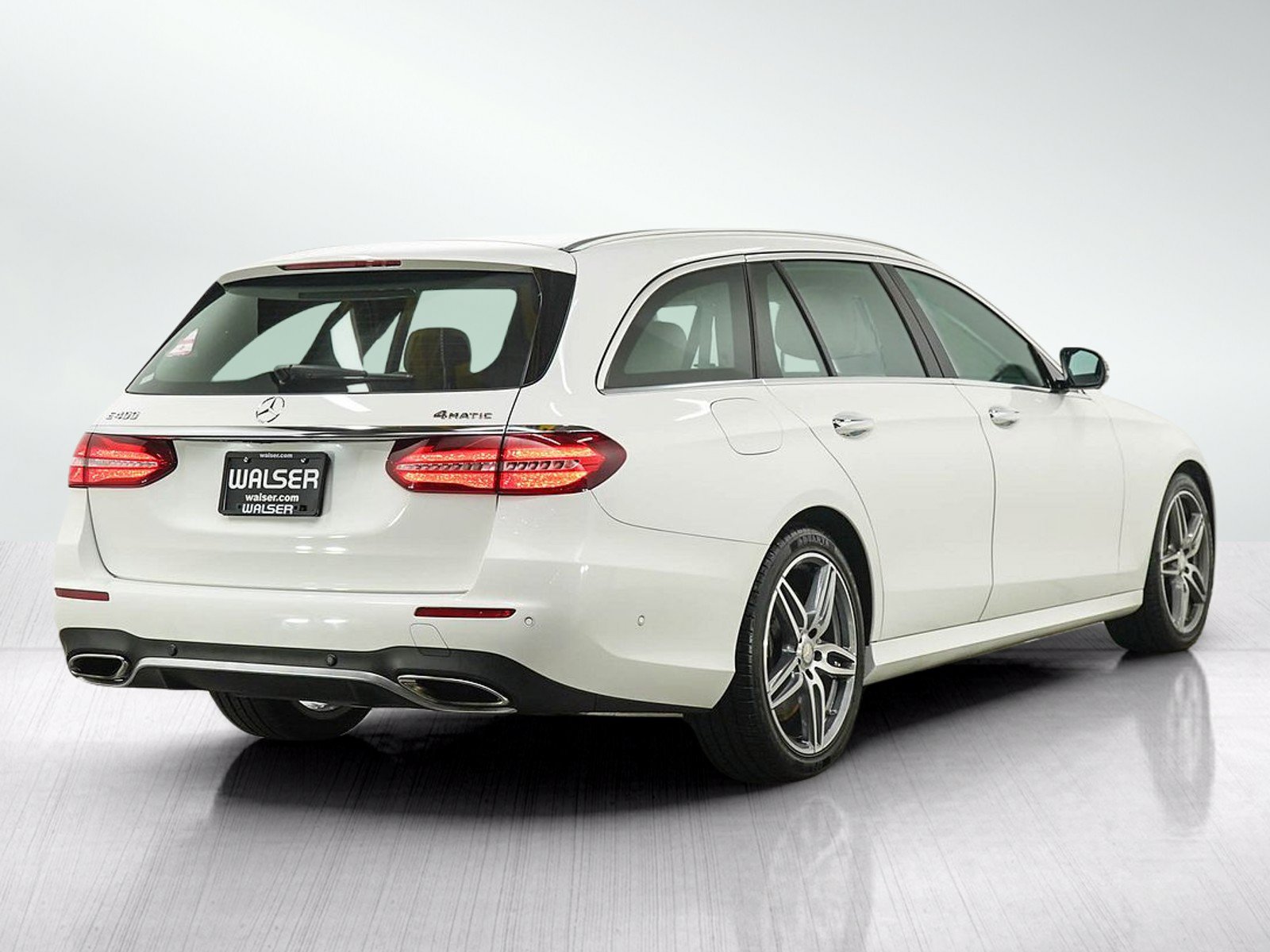 Used 2017 Mercedes-Benz E 400 4MATIC Wagon image 5