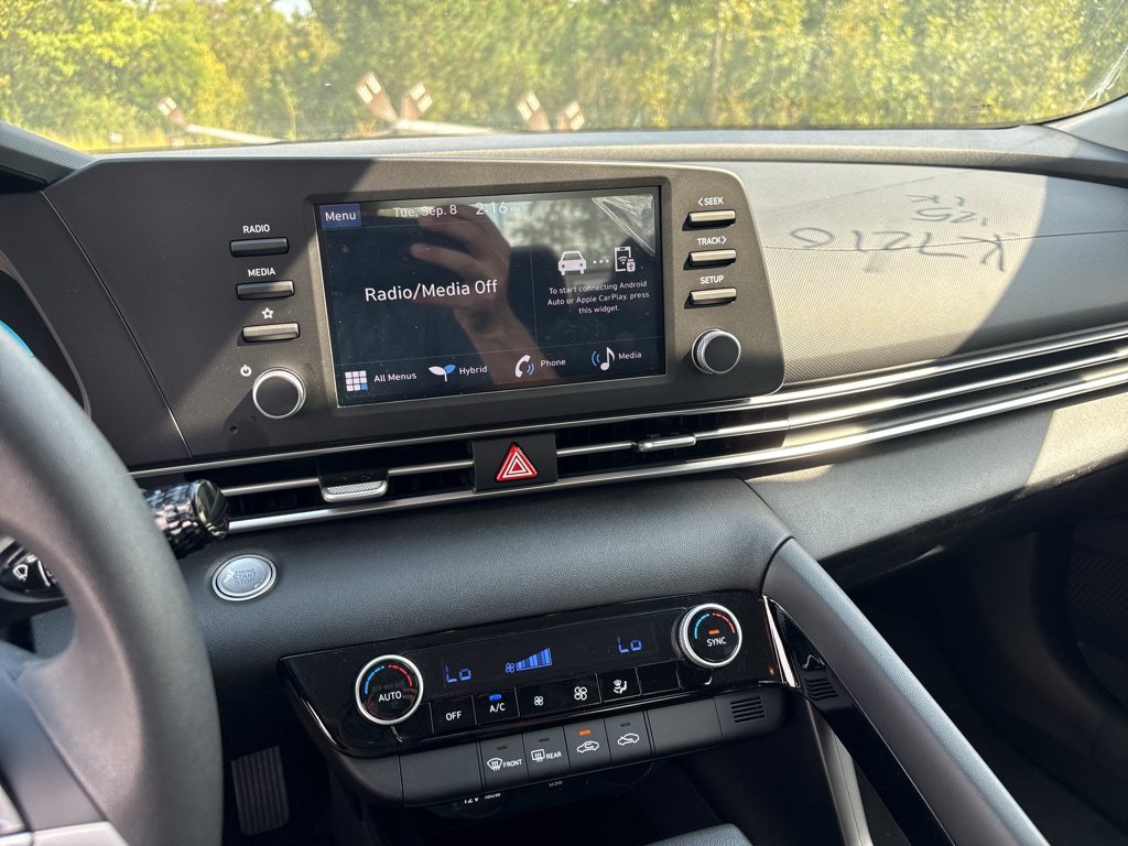 Used 2025 Hyundai Elantra Hybrid FWD image 20
