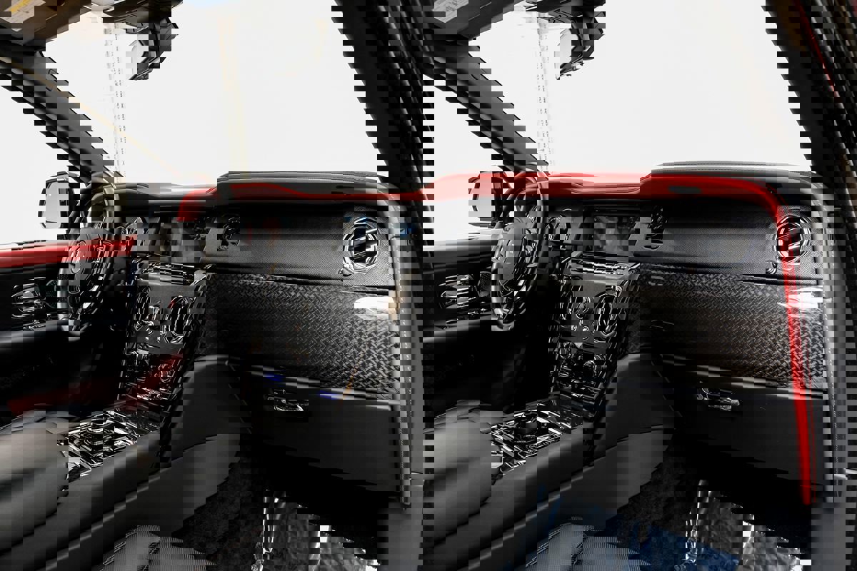 Used 2022 Rolls-Royce Cullinan Black Badge w/ Dark Exterior Package image 10