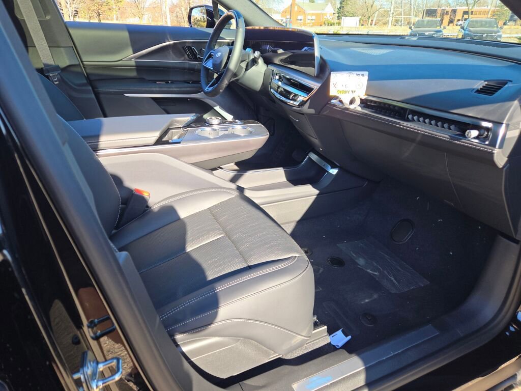 New 2026 Cadillac Lyriq Premium Luxury image 6